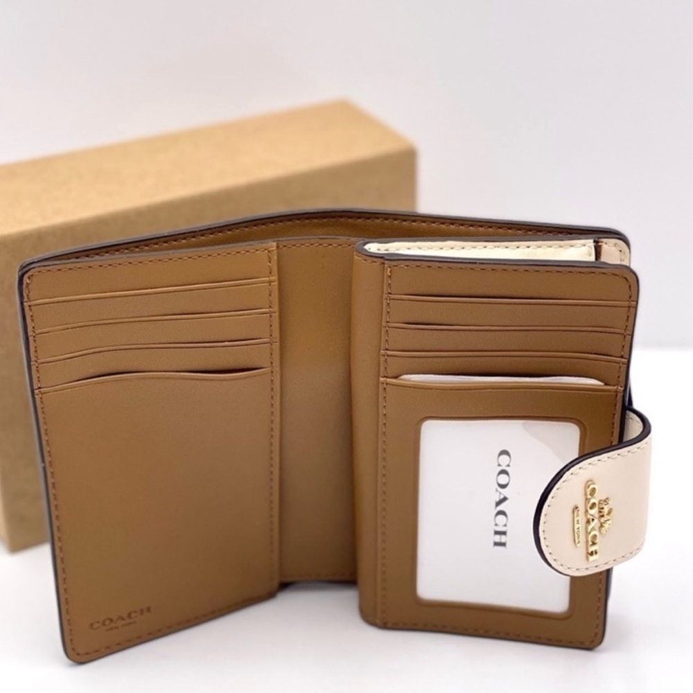 Coach Signature Medium Corner Zip Wallet - Picture 5 of 9